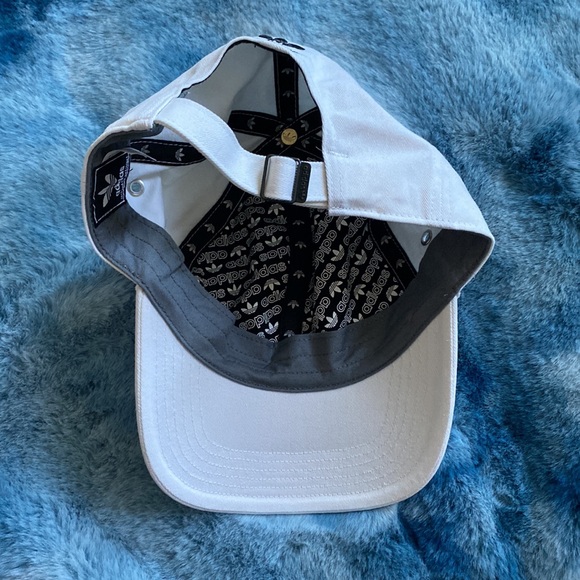 White Adidas hat - Picture 2 of 5